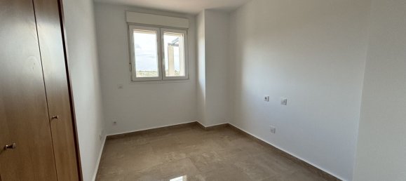Apartamento de 3 dormitorios en La Duquesa, Spain No. 122205 8