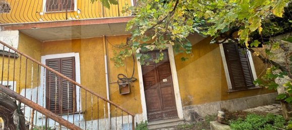 8 rooms Apartment in Avezzano, Italy No. 28702 11