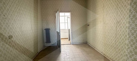 8 rooms Apartment in Avezzano, Italy No. 28702 4