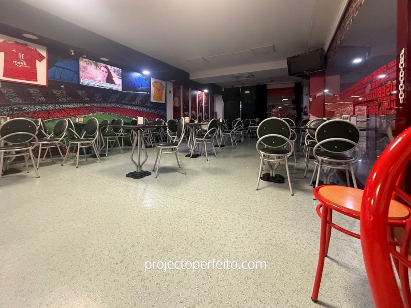 280m² Commercial property in Vila Nova de Gaia, Portugal No. 276828