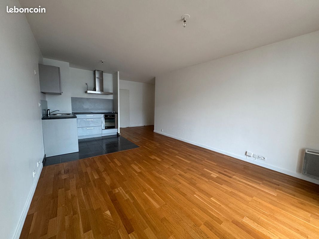 Apartamento de 2 dormitorios en Issy-les-Moulineaux, France No. 139858