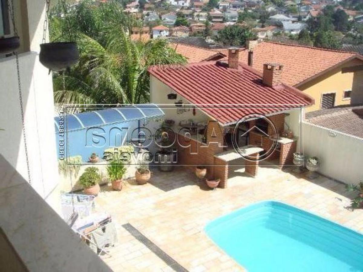 Casa de 4 dormitorios en Sao Paulo, Brazil No. 585101