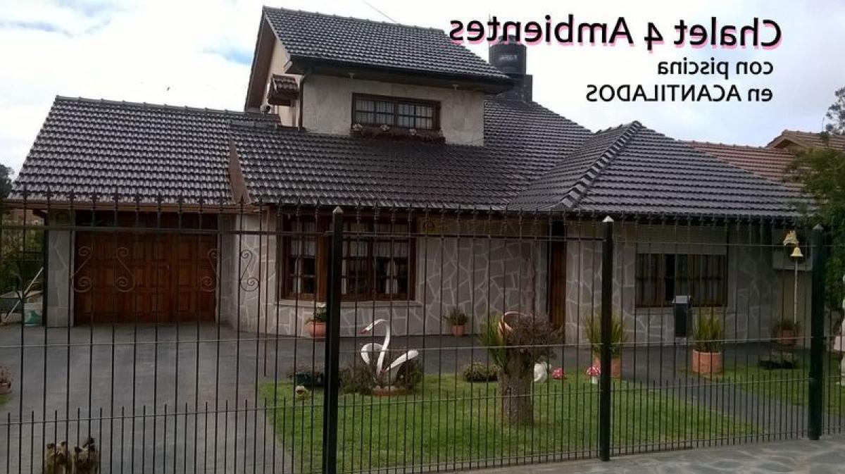 3 bedrooms House in Mar del Plata, Argentina No. 82856