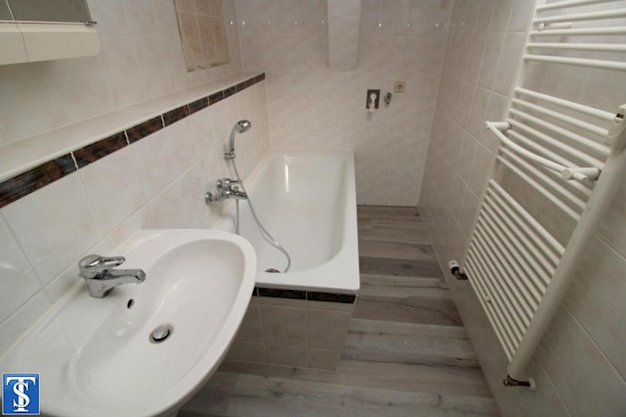 30 rooms Building in Plauen, Germany No. 20088