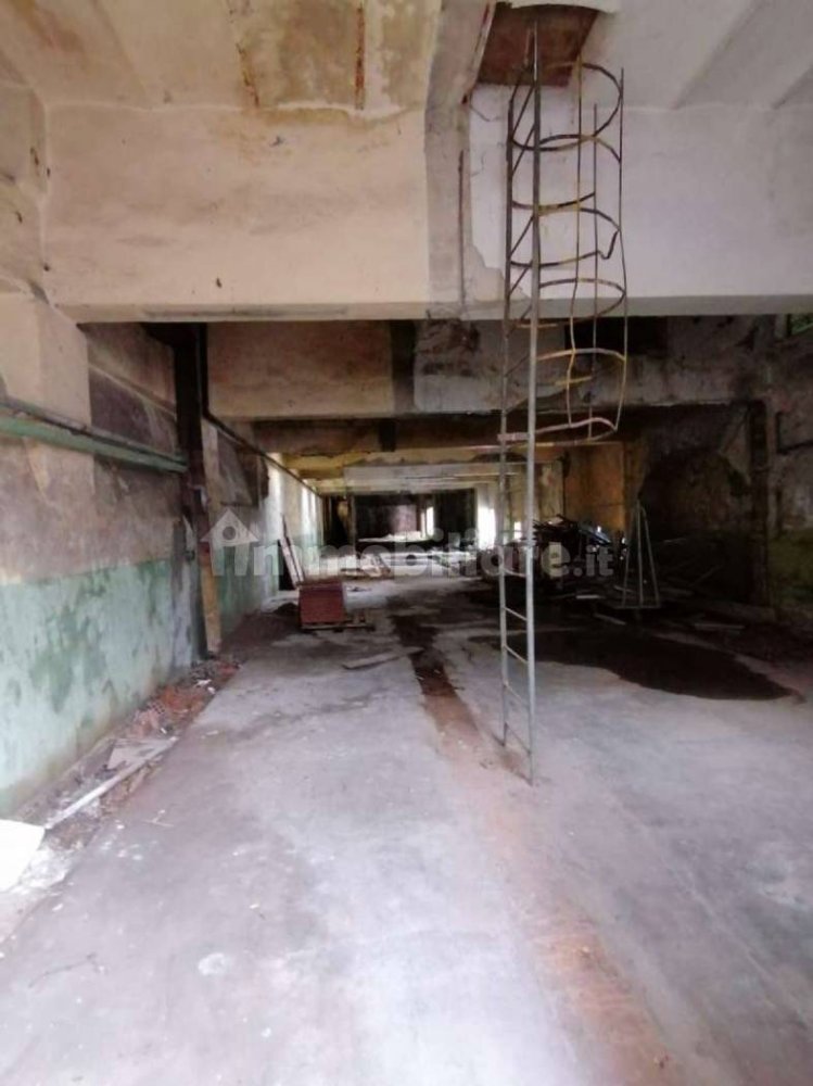 1298m² Commercial property in Casnigo, Italy No. 272771