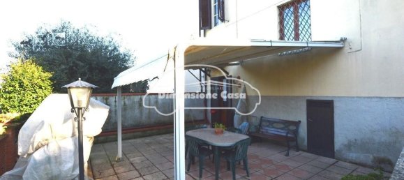 Casa de 9 habitaciónes en Lucca, Italy No. 29639 2