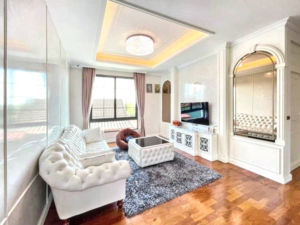 4 bedrooms House in Thawi Watthana, Thailand No. 59799