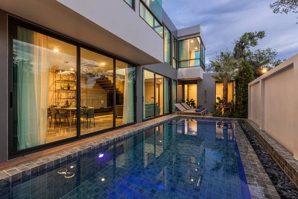 Villa de 4 dormitorios en Rawai, Thailand No. 61690