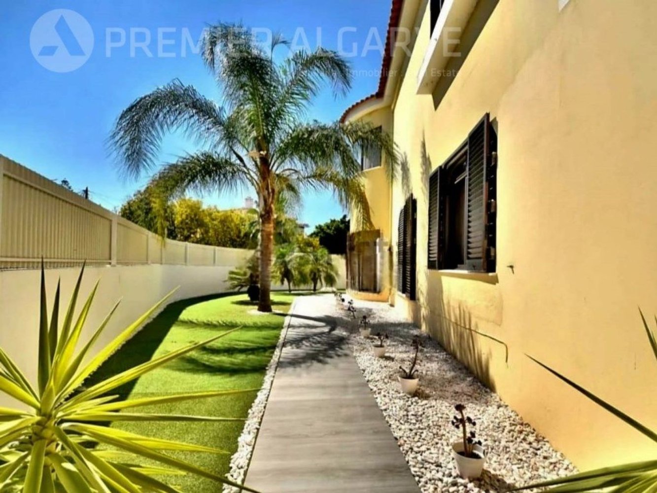 5 bedrooms House in Montenegro, Portugal No. 93895