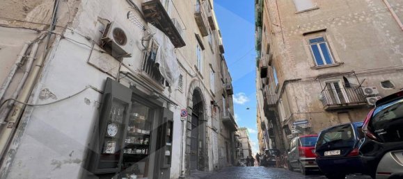 Studio in Naples, Italy, Nr. 19623 2