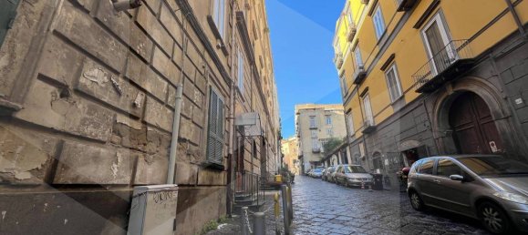 Studio in Naples, Italy, Nr. 19623 10
