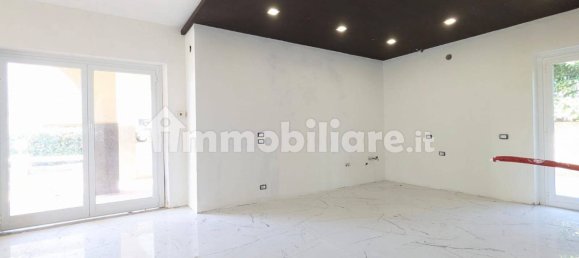 3 bedrooms Villa in Genzano di Roma, Italy No. 371201 4