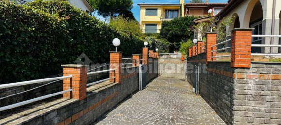 3 bedrooms Villa in Genzano di Roma, Italy No. 371201 2