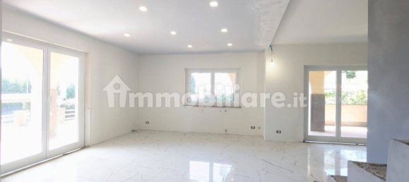 3 bedrooms Villa in Genzano di Roma, Italy No. 371201 7