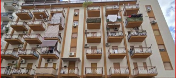 3 bedrooms Apartment in Palermo, Italy No. 376091 2