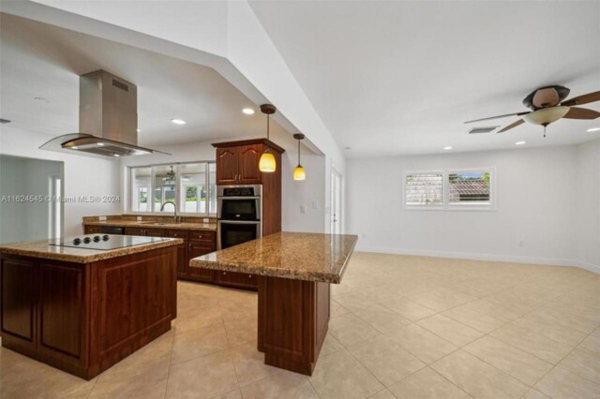 4 bedrooms House in Miami, USA No. 320431