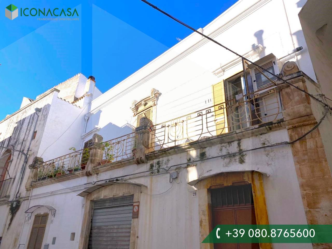 Edificio de 4 habitaciónes en Castellana Grotte, Italy No. 25864
