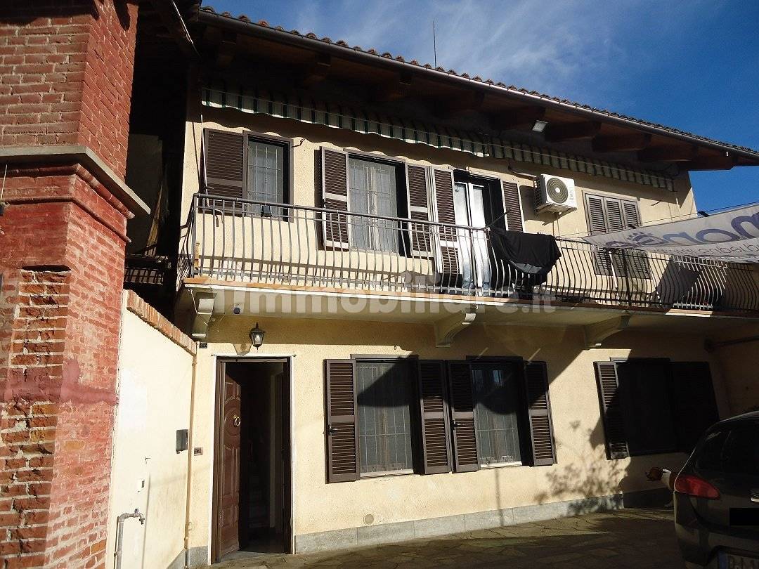 2 bedrooms House in Casalgrasso, Italy No. 261462