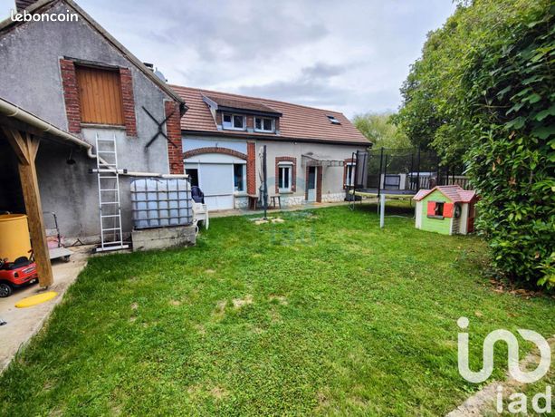 3 bedrooms House in Sens, France No. 359713