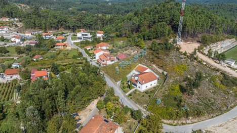 Terrain à Agilde, Portugal 867m² No. 52090