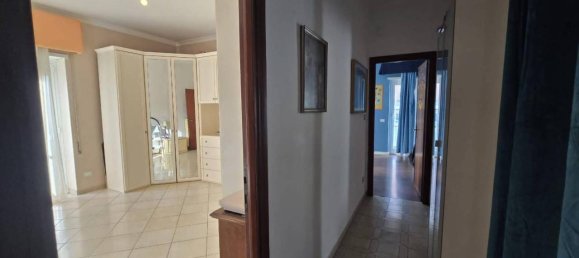 4-salle Appartement à Rome, Italy No. 27077 117