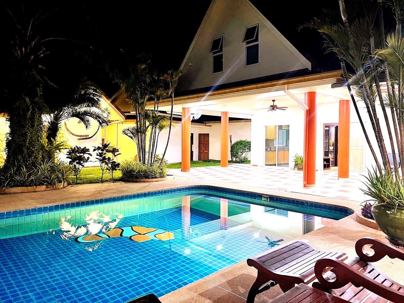 5 Schlafzimmer Cafe / Restaurant in Bang Lamung, Thailand, Nr. 1768