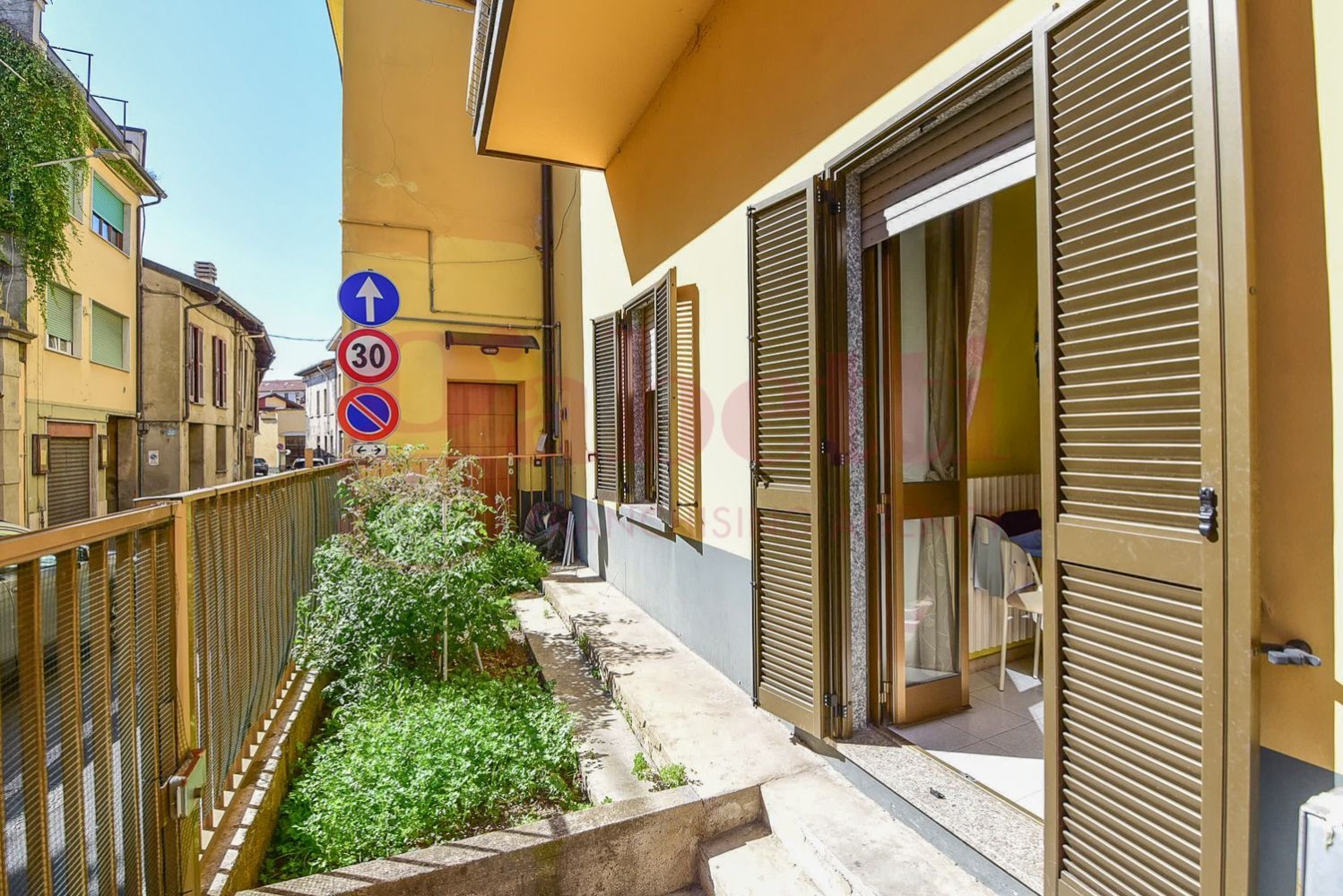 2 rooms Apartment in Mariano Comense, Italy No. 333669