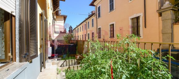 2 rooms Apartment in Mariano Comense, Italy No. 333669 3