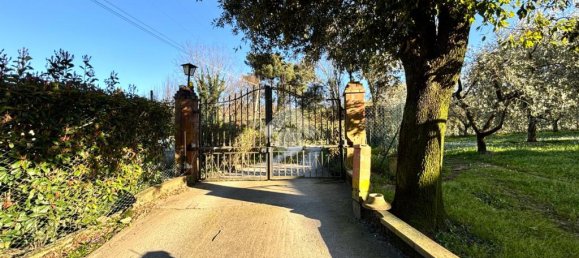 6 bedrooms House in Pistoia, Italy No. 79242 43