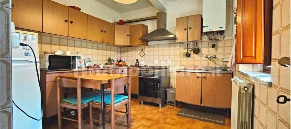 Casa de 4 dormitorios en Lucca, Italy No. 210947 2