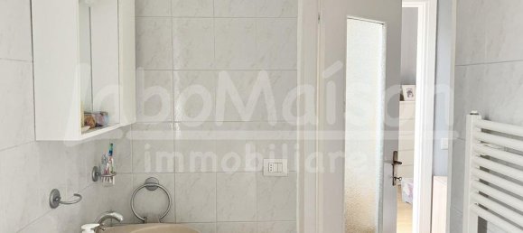 Квартира с 4 комнатами в Гавирате, Италия № 19706 6