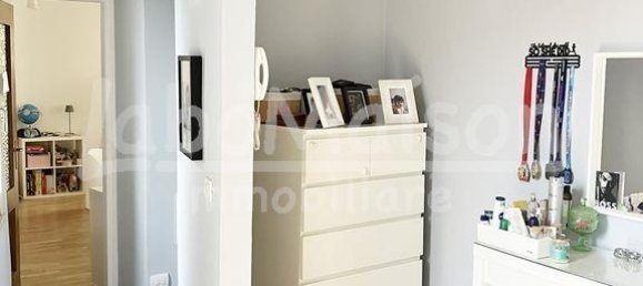 Квартира с 4 комнатами в Гавирате, Италия № 19706 14