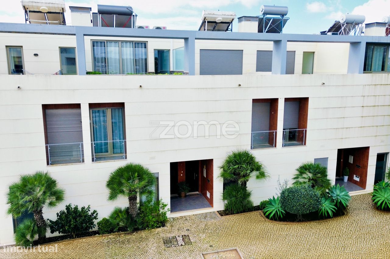 3 bedrooms House in Ferreiras, Portugal No. 101805