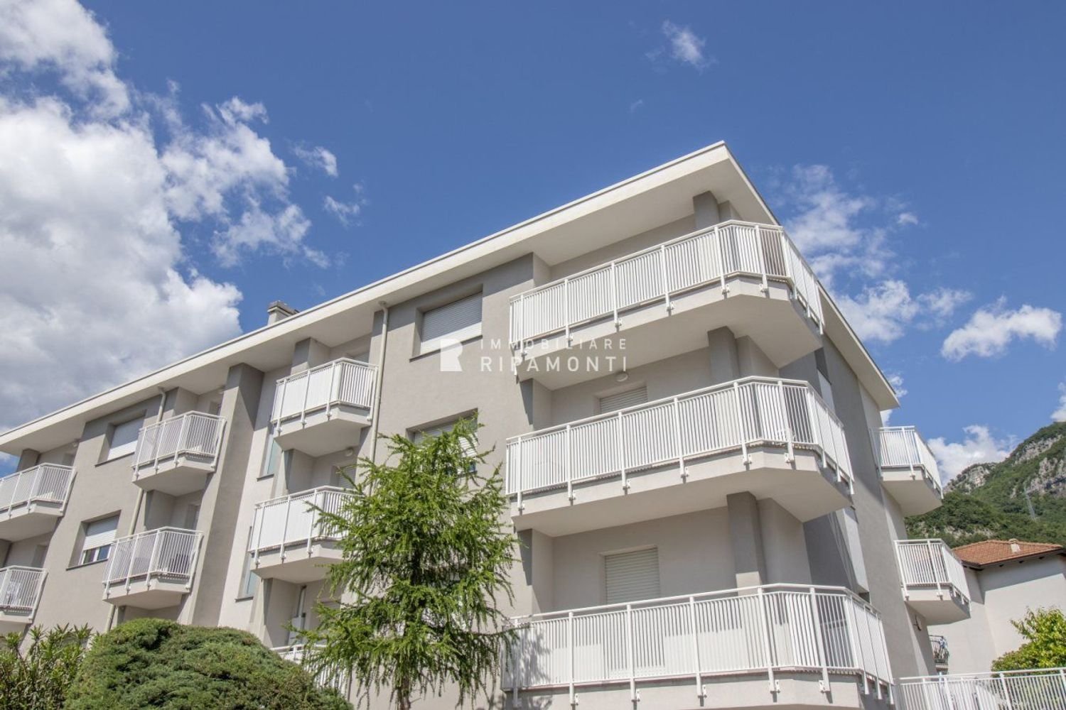 4 bedrooms Apartment in Lecco, Italy No. 393435