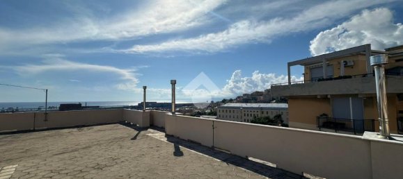 Квартира с 2 спальнями в Генуя, Италия № 359973 3