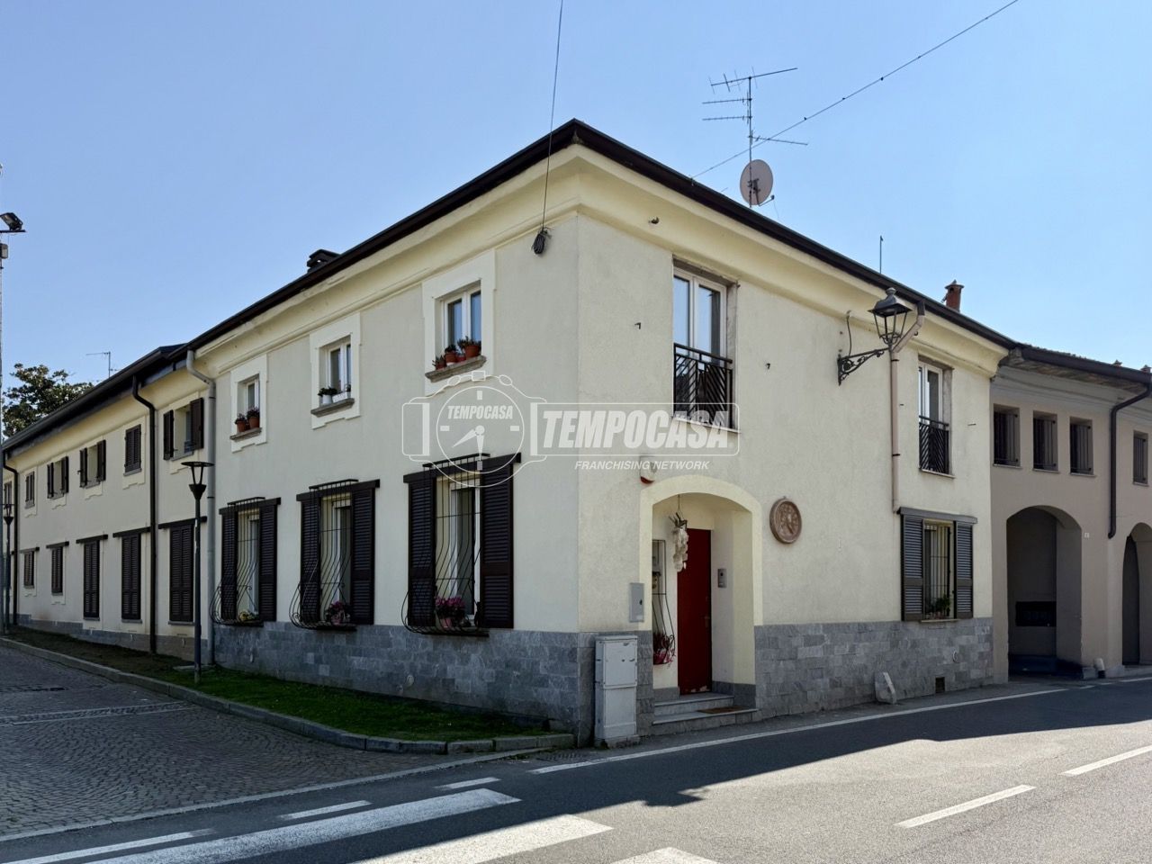 Apartamento de 2 dormitorios en Usmate Velate, Italy No. 60832