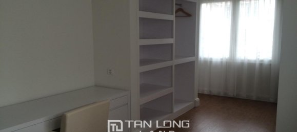 4 bedrooms Villa in Long Bien, Vietnam No. 1192 11