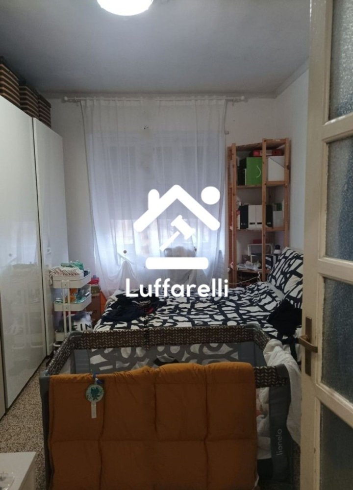 5 rooms Apartment in Turin, Italy No. 50615