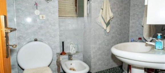 Дом с 4 комнатами в Катания, Италия № 253321 3