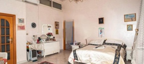 Дом с 4 комнатами в Катания, Италия № 253321 2