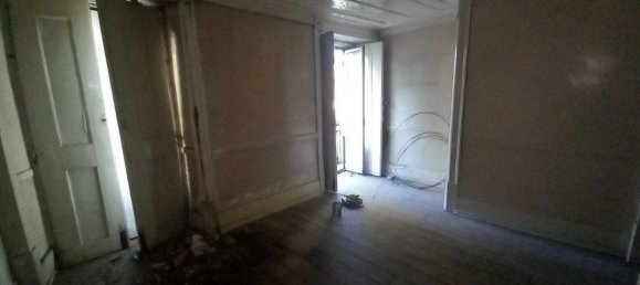 193m² Building in Lisbon, Portugal No. 102652 2