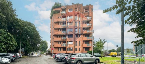 3 bedrooms Apartment in Monza, Italy No. 349812 2