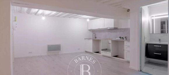 Studio in Paris, France No. 149576 3