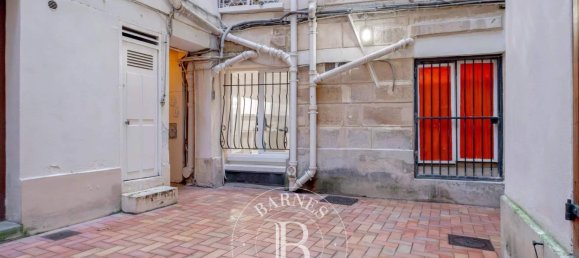 Studio in Paris, France No. 149576 6