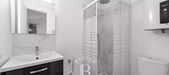 Studio in Paris, France No. 149576 4