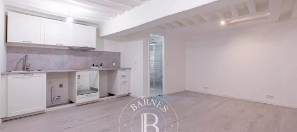 Studio in Paris, France No. 149576 5