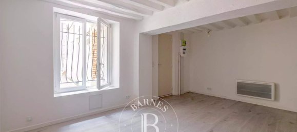 Studio in Paris, France No. 149576 2