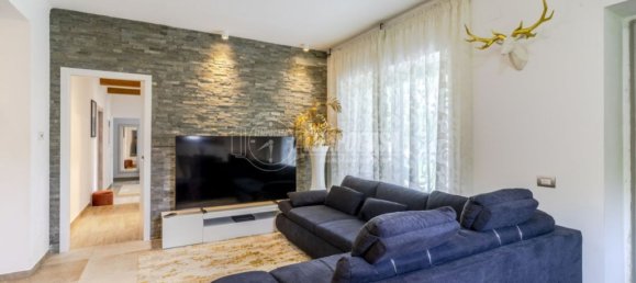 5 rooms Apartment in Morrovalle, Italy No. 61922 28