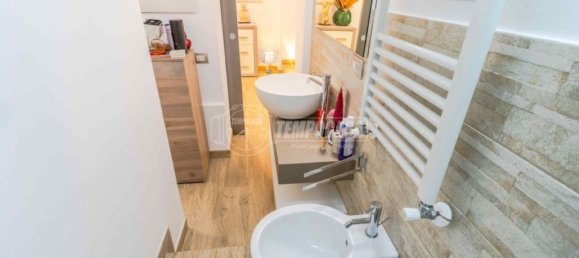 5 rooms Apartment in Morrovalle, Italy No. 61922 9