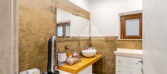 5 rooms Apartment in Morrovalle, Italy No. 61922 37